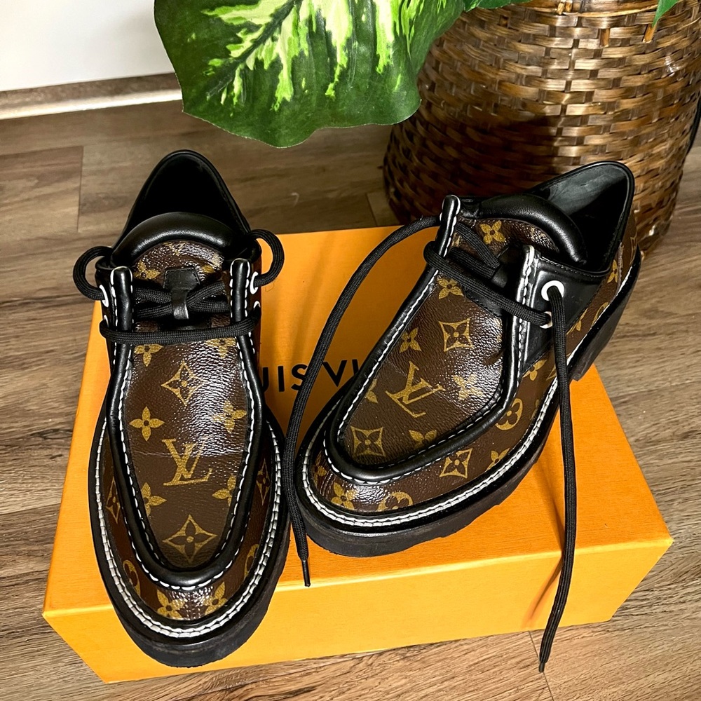 Louis Vuitton Beaubourg Derby Loafers size 39. Comes with box, no dust bag.